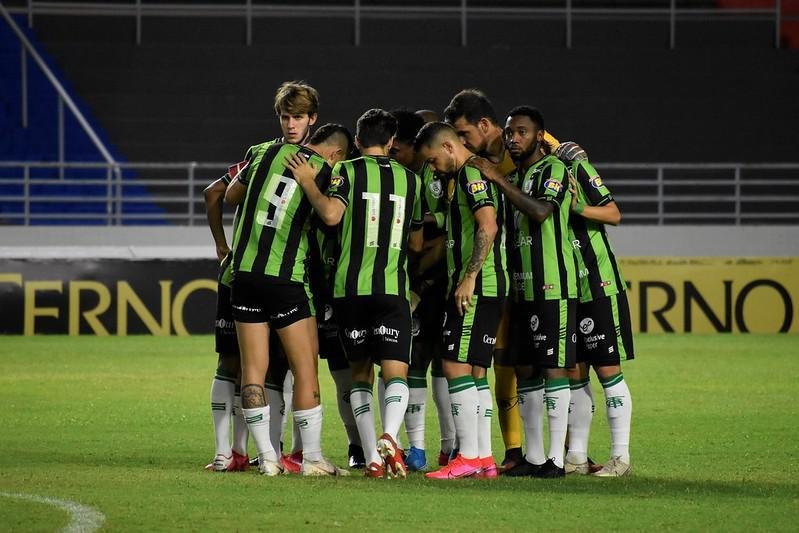 Fotos do duelo entre CRB e Amrica, pela Srie B