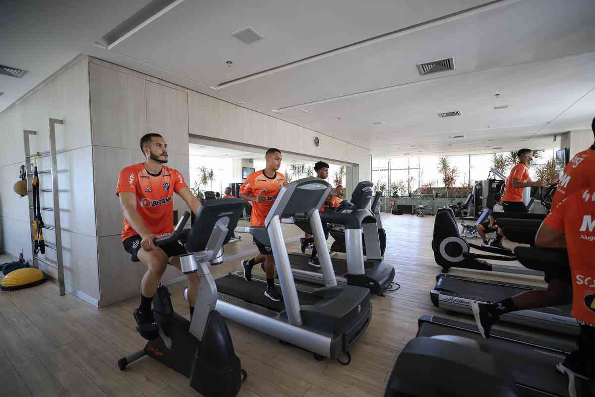 Atlético treina em academia do hotel em Fortaleza