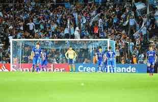 Lautaro Martnez, nome do jogo, marcou o segundo gol do Racing ainda no primeiro tempo