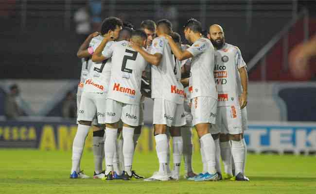 De virada! Brusque marca quatro gols, vence Operário e se aproxima da série  B