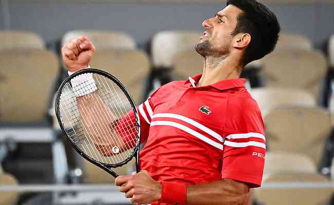 Djokovic comemora a vitria sobre Bennettini: semifinal entre nmeros um e trs do ranking