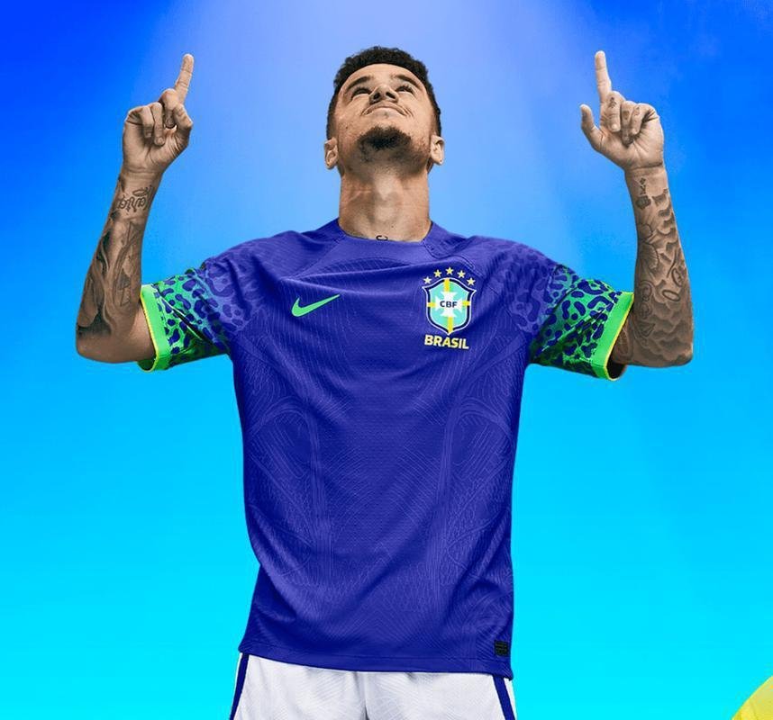 A tradicional camisa II azul da Seleo Brasileira para o Mundial do Catar foi produzida pela Nike