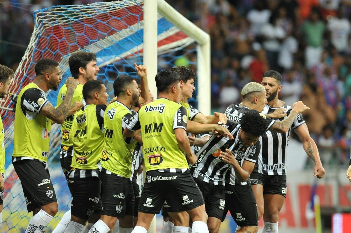 Com gols de Hulk, de pnalti, e Keno (e), o Galo virou sobre o Bahia, por 3 a 2 e chegou ao bicampeonato brasileiro