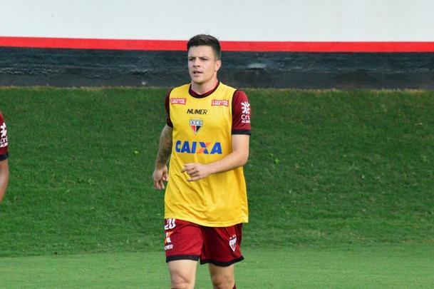 Renato Kayser (Atlético-GO) - Jogos: 31 / Gols: 7 - O atacante foi uma aposta do Cruzeiro no mercado, depois de seu bom desempenho no Tupi no Campeonato Mineiro. Repassado ao Atlético-GO, Kayser disputou 31 jogos na Série B e marcou sete gols. Ele tem contrato de empréstimo até o fim do ano. O Dragão está na 8ª posição e luta por uma vaga na elite do futebol nacional.