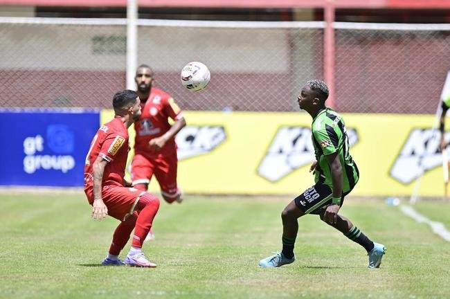Jogo foi disputado com muito calor, em Nova Lima, na manh deste sbado 