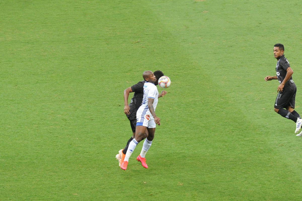 Fotos do jogo entre Cruzeiro e Ponte Preta, no Mineiro, em Belo Horizonte, pela 12 rodada da Srie B do Campeonato Brasileiro