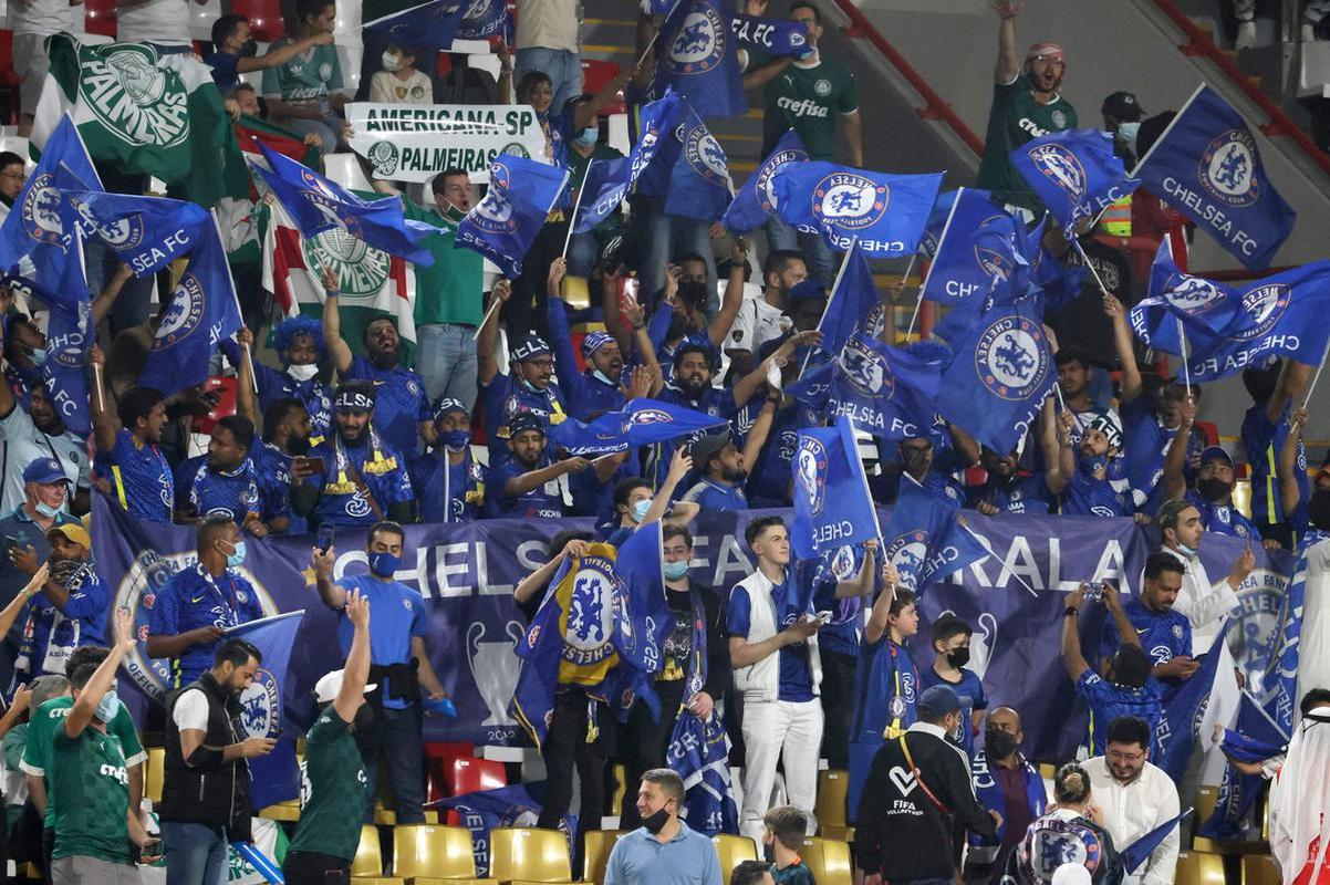Fotos das torcidas de Palmeiras e Chelsea durante a final do Mundial de Clubes no Estdio Mohammed Bin Zayed em Abu Dhabi