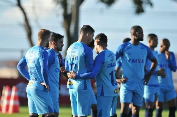 Mano Menezes conta com todo elenco do Cruzeiro para enfrentar La U, quinta, no Mineiro, pela Copa Libertadores. Exceo  atacante Fred, que se recupera de cirurgia no joelho direito