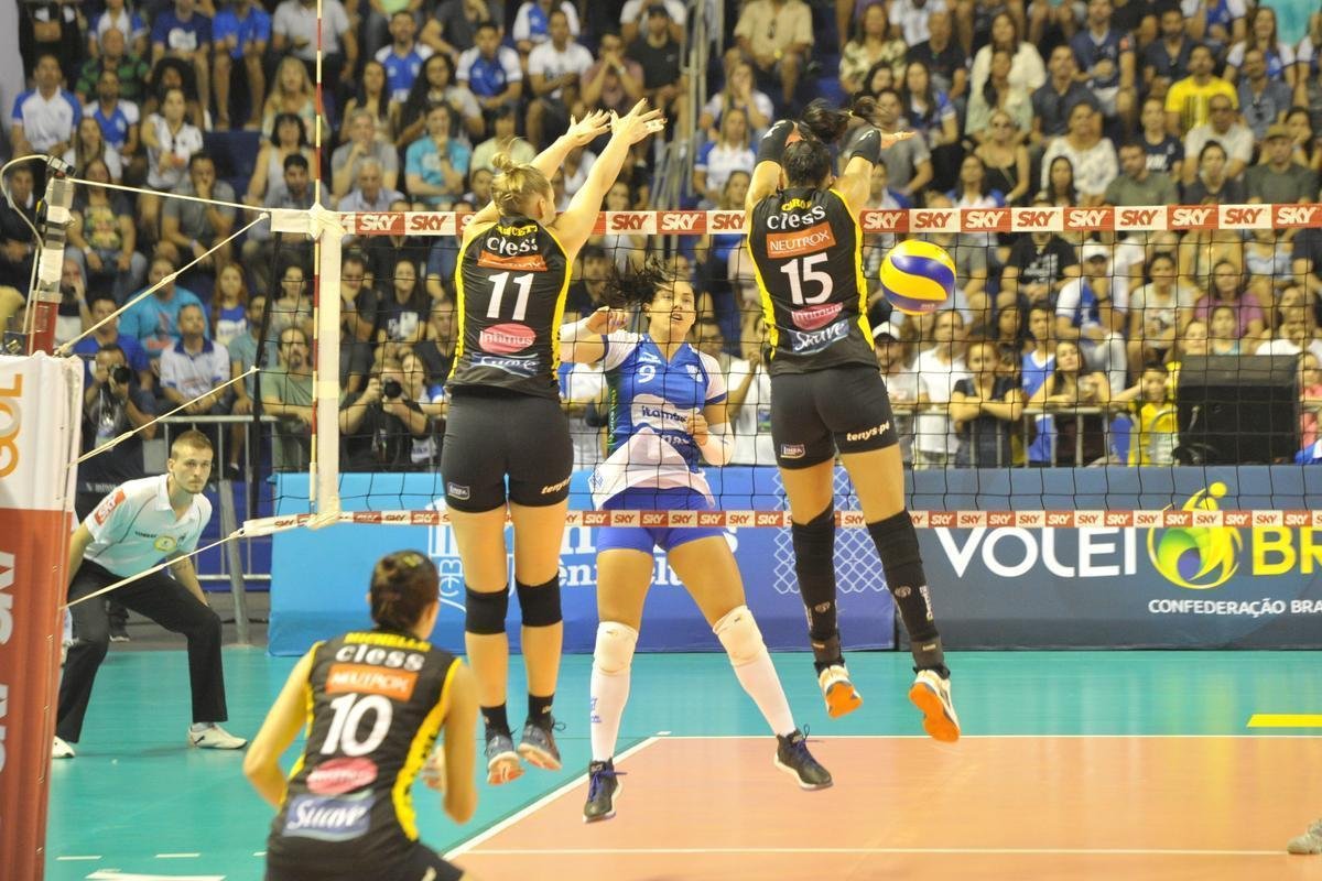 Minas x Praia: veja fotos da primeira partida da final