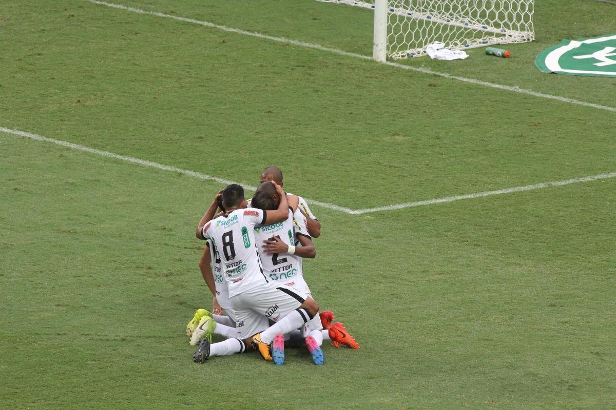 Amrica e Democrata-GV se enfrentaram, no Independncia, pela 9 rodada do Campeonato Mineiro