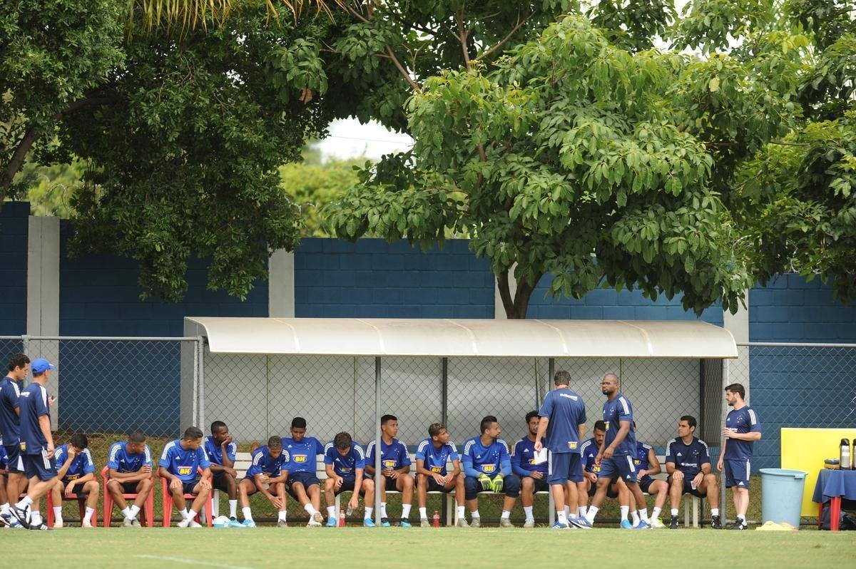 Cruzeiro e Guarani de Divinpolis se enfrentam em jogo-treino neste sbado na Toca II