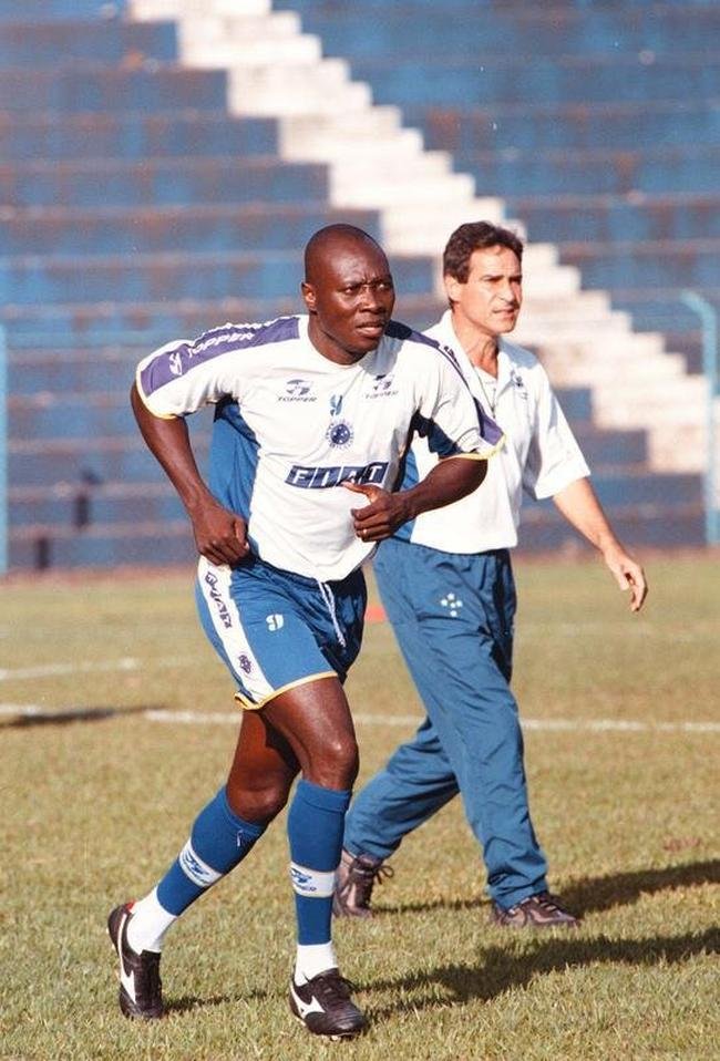 Fotos da passagem do jogador Rinc�n pelo Cruzeiro, em 2001.  Ele faleceu aos 55 anos nesta quarta-feira (13/4/2022), ap�s sofrer acidente automobil�stico em Cali, na Col�mbia, no dia 11.