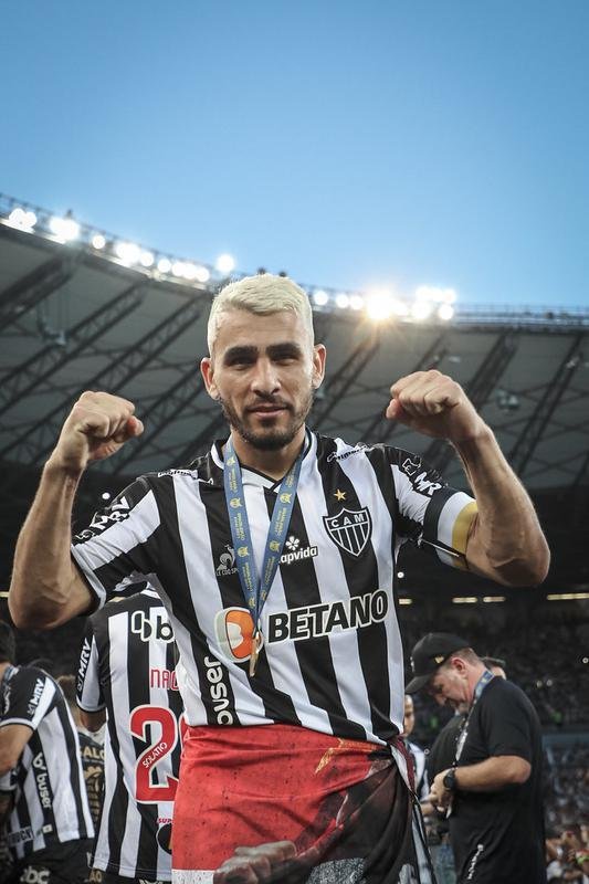 Objetivo cumprido - Em dezembro de 2021, Junior Alonso cumpriu o objetivo traado em sua apresentao no Atltico: ser campeo brasileiro. O zagueiro foi capito do Galo na maior parte da temporada que culminou com o fim do jejum de 50 anos sem a taa.