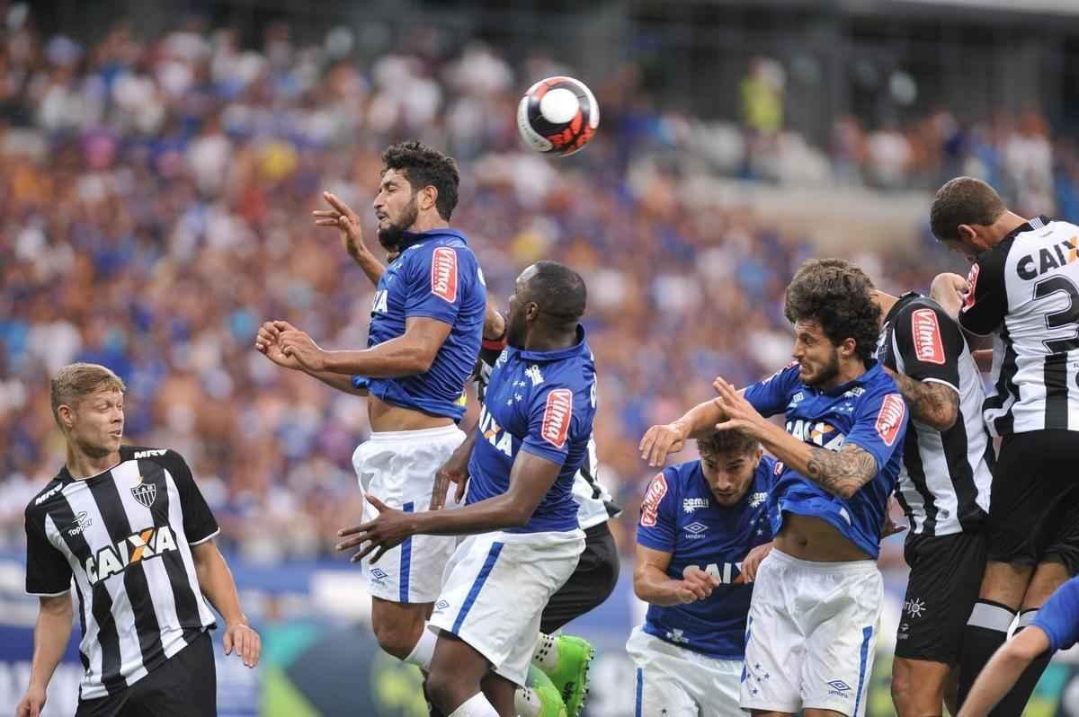 No segundo tempo, jogo ficou mais tenso. Arrascaeta fez 2 a 0 para o Cruzeiro, e Elias diminuiu para o Galo