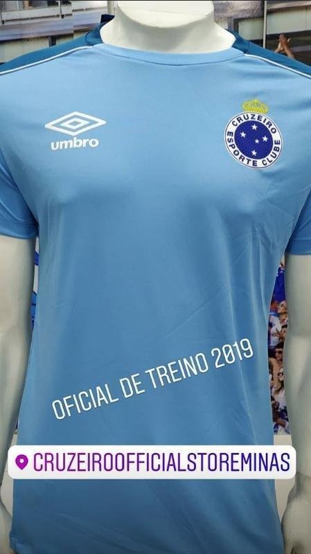 Camisa de treino 2019 divulgada pelas lojas da rede Official Store