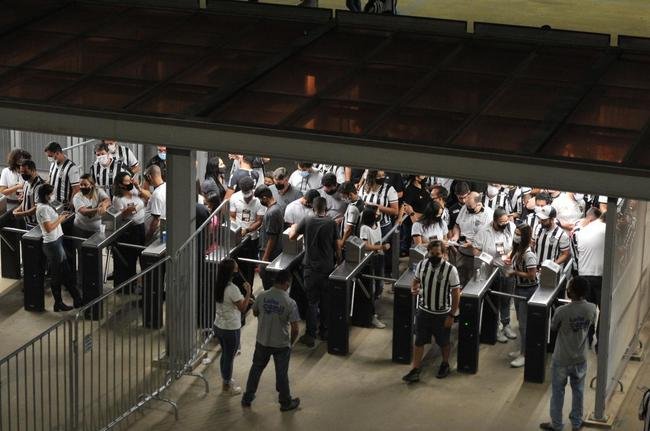 Fotos da torcida do Galo no Mineiro durante a semifinal da Copa Libertadores entre Atltico e Palmeiras (Alexandre Guzanshe/EM/DAPress 28/9/2021)
