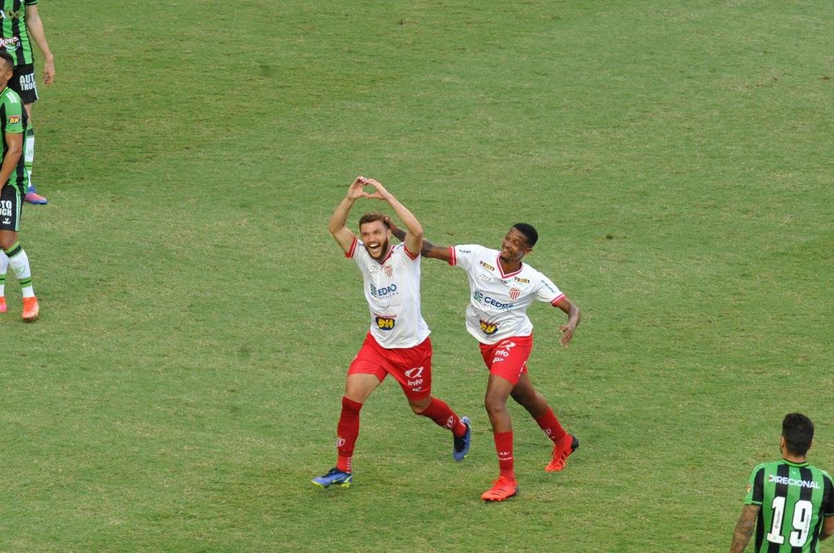 Gustavo Crecci marcou o gol da vitria do Villa Nova no Independncia, sobre o Amirca