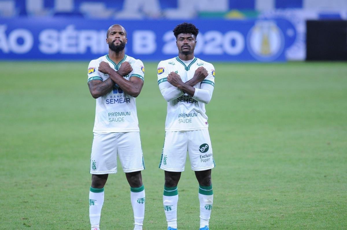 Fotos do duelo entre Cruzeiro e Amrica, pela Srie B, no Mineiro