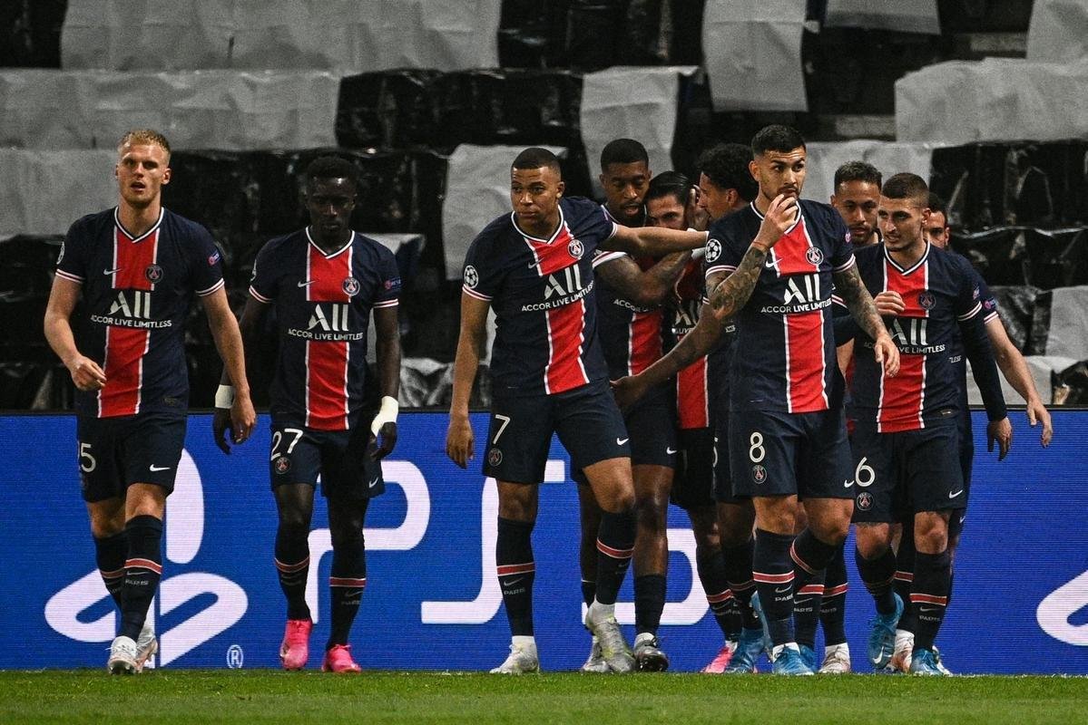 Fotos do gol de Marquinhos, do PSG, sobre o Manchester City no primeiro jogo da semifinal da Liga dos Campees, no Parque dos Prncipes, em Paris