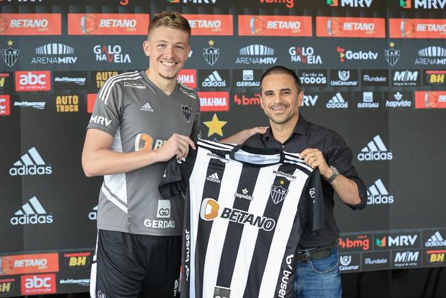 Bruno Fuchs é apresentado pelo Atlético