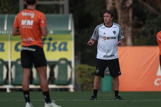 Cuca orientou atividade no CT do Palmeiras, na Barra Funda, em So Paulo 