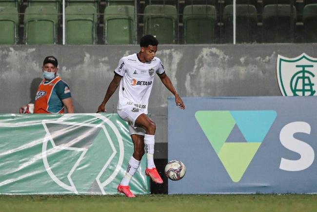 Dylan - Entrou em campo junto com Sasha, levou um carto amarelo e participou pouco da partida, prejudicado pela diminuio de ritmo da equipe.