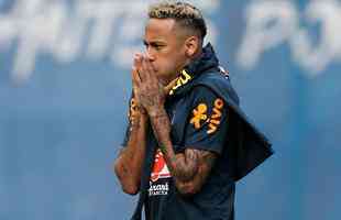 Neymar participava de roda de  bobinho quando abandonou a atividade da Seleo Brasileira em Sochi
