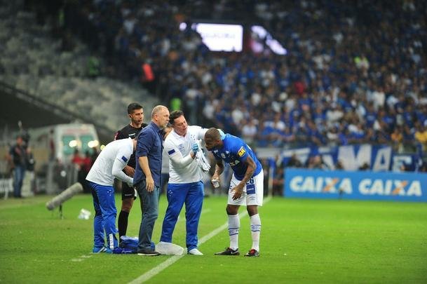 Cruzeiro conseguiu abrir vantagem de 1 a 0 no fim do primeiro tempo, com gol de cabea de Thiago Neves