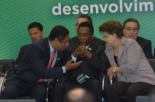 Em 2011, Pel visitou as obras de modernizao do Mineiro para a Copa do Brasil de 2014. Evento contou com a presena da presidente da Repblica Dilma Rousseff, do governador de Minas Antonio Anastasia e do prefeito de Belo Horizonte Mrcio Lacerda