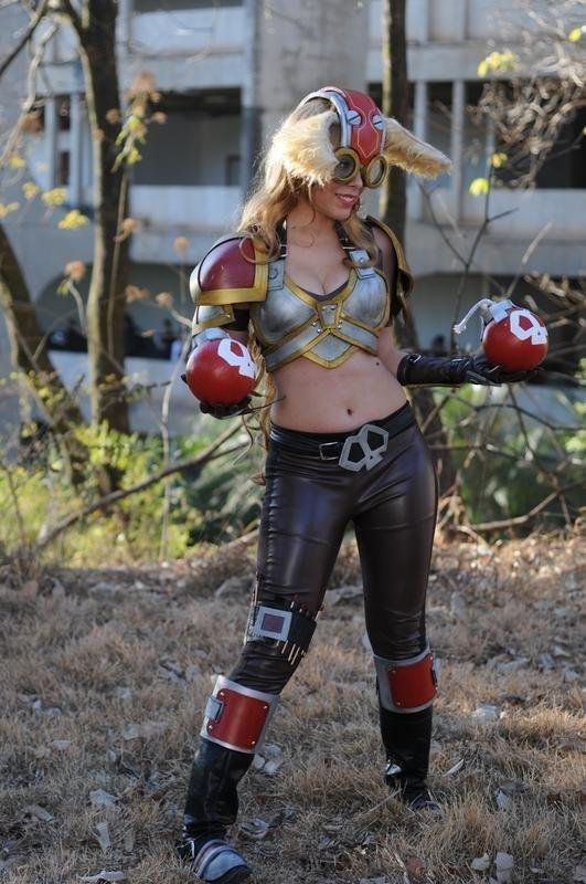 Equipes paiN Gaming e Team oNe duelam no Mineirinho para saber quem ser o vencedor do Campeonato Brasileiro de League of Legends (CBLoL), game de computador que virou febre no mundo inteiro. Durante o evento, cosplayers so uma das atraes, que chamam a ateno dos fs.