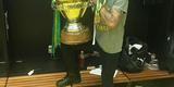 Com a taa do ttulo da Copa do Brasil de 2014