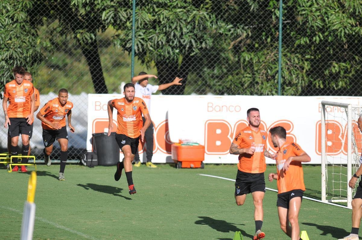 Fotos do treino do Atltico nesta quarta-feira na Cidade do Galo. Time dirigido por James Freitas se prepara para o clssico de sbado, s 19h, no Mineiro, pelo Mineiro