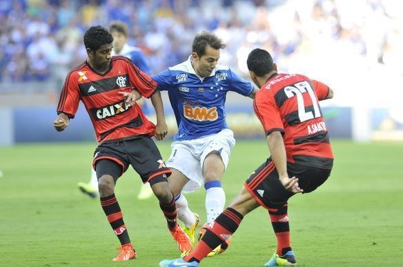 Galeria de fotos do jogo entre Cruzeiro e Flamengo, no Mineiro, pela 19 rodada do Brasileiro