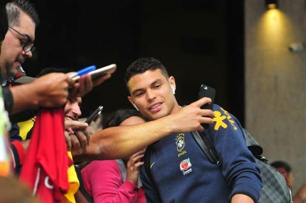 Seleo Brasileira deixou hotel Ouro Minas na noite desta quarta-feira e se despediu de Belo Horizonte, onde venceu a Argentina por 2 a 0 na semifinal da Copa Amrica. Reta final de treinos ser na Granja Comary, em Terespolis. Deciso est marcado para domingo, s 17h, no Maracan