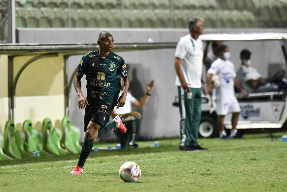 Imagens da vitória do América por 1 a 0 sobre o CRB, no Independência, pela Série B do Brasileiro