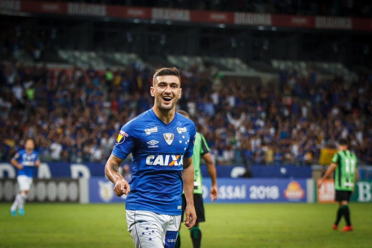 Arrascaeta marcou o gol de empate do Cruzeiro e abriu caminho para a virada no Mineiro