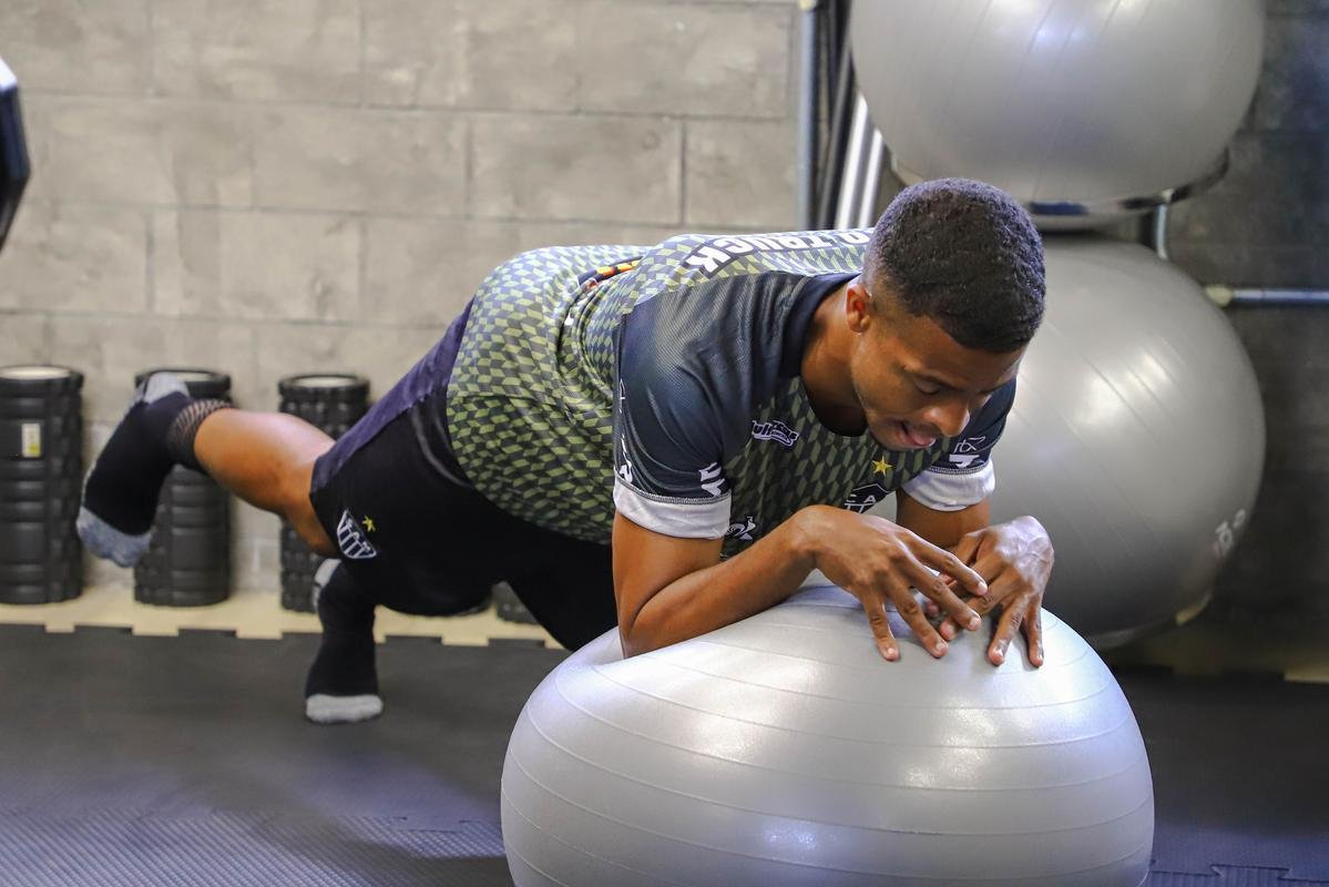 Jogadores do Atltico treinaram na Praia do Mucuripe, em Fortaleza