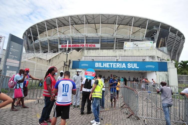 Bahia x Atlético: fotos de torcedores no entorno da Fonte Nova, venda de ingressos e o ambiente para a 'decisão' desta quinta-feira