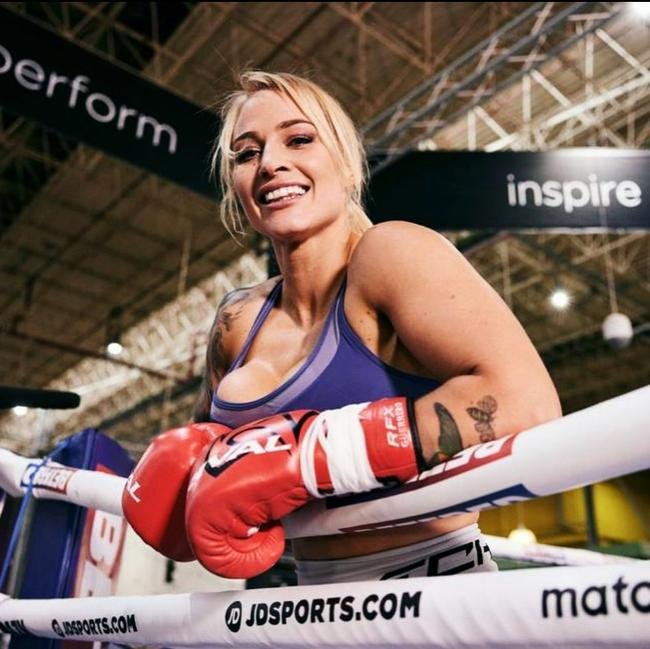 Fotos da boxeadora australiana Ebanie Bridges