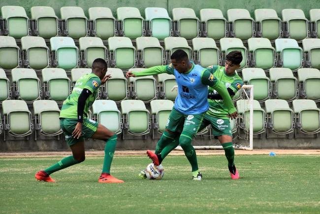 O Amrica segue com treinos preparatrios para a disputa do Campeonato Mineiro 2021. Comandados pelo auxiliar tcnico Mrcio Hahn, jogadores da base americana - e tambm os que tiveram menos oportunidades na temporada 2020 - realizam atividades voltadas ao Estadual.