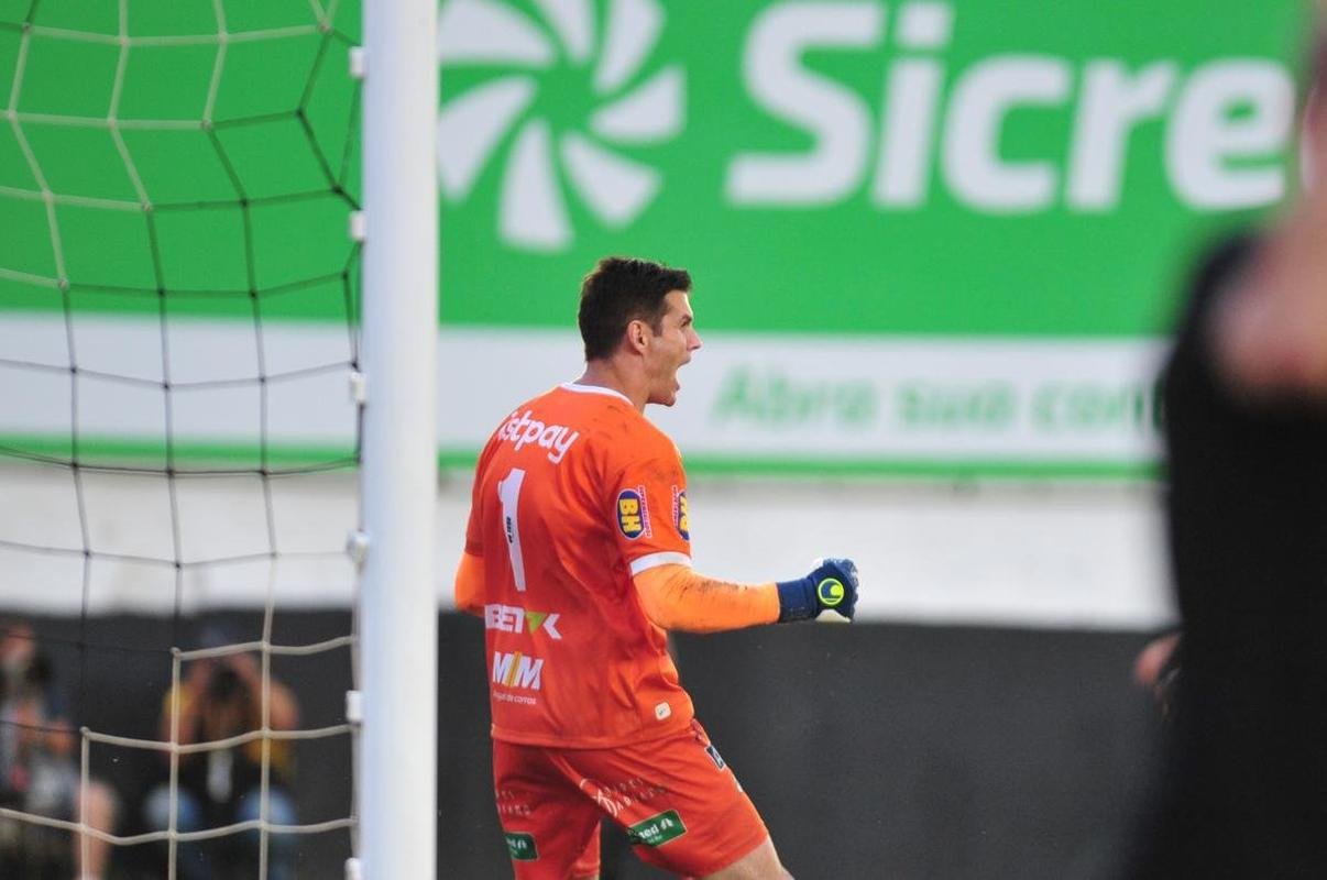 Fotos do jogo entre Athletic x Atltico, pelo Campeonato Mineiro
