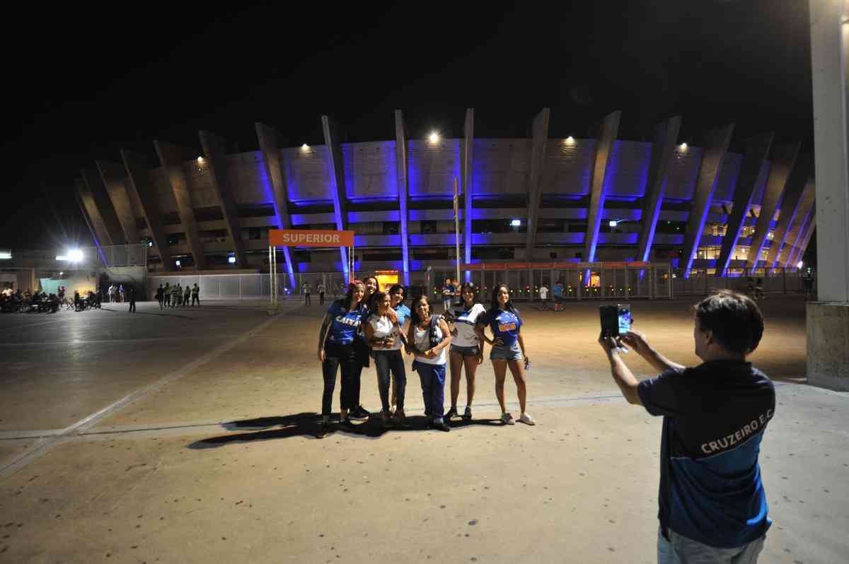 Com lanamento de uniforme e aes voltadas para o Dia Internacional da Mulher, Cruzeiro movimentou esplanada do Mineiro antes de jogo contra a URT (crdito: Juarez Rodrigues/EM D.A Press)