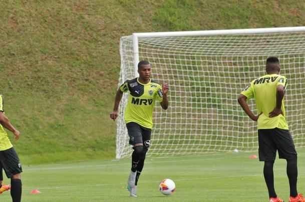 Na Cidade do Galo, atletas foram comandados por Diego Aguirre em primeiro treino do ano