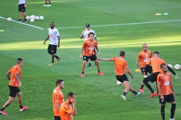 Jorge Sampaoli comandou nesta segunda-feira o seu primeiro treino no Atltico