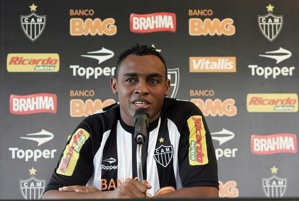 Folclórico atacante Obina chegou ao Galo e marcou vários gols