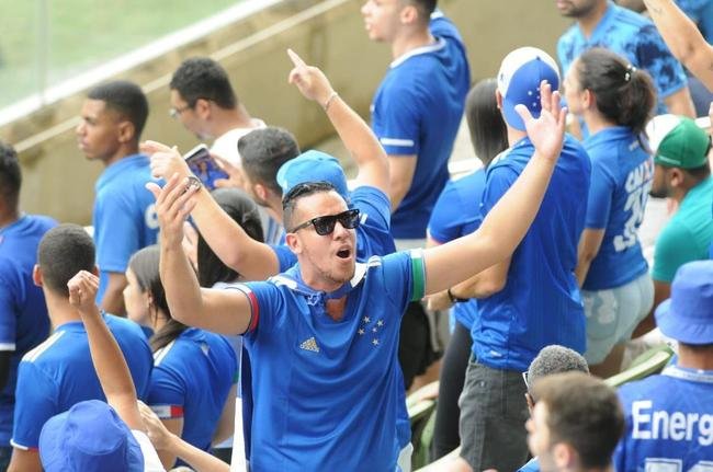 Torcida do Cruzeiro registra maior pblico do Campeonato Mineiro na partida contra o Villa Nova, no Independncia, pela oitava rodada. Ao todo, 19.616 pessoas compareceram no Horto.