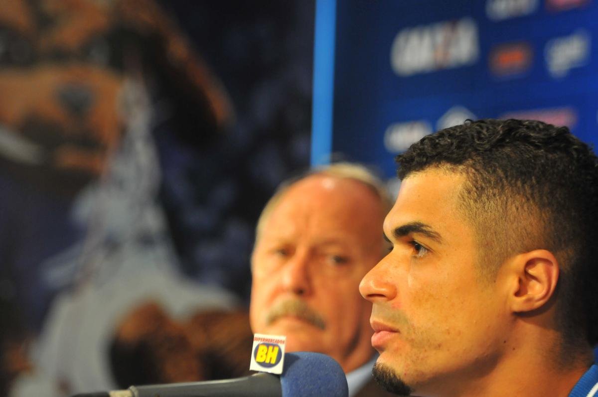 Cruzeiro apresentou o lateral-esquerdo Egdio como novo reforo para a temporada 2018