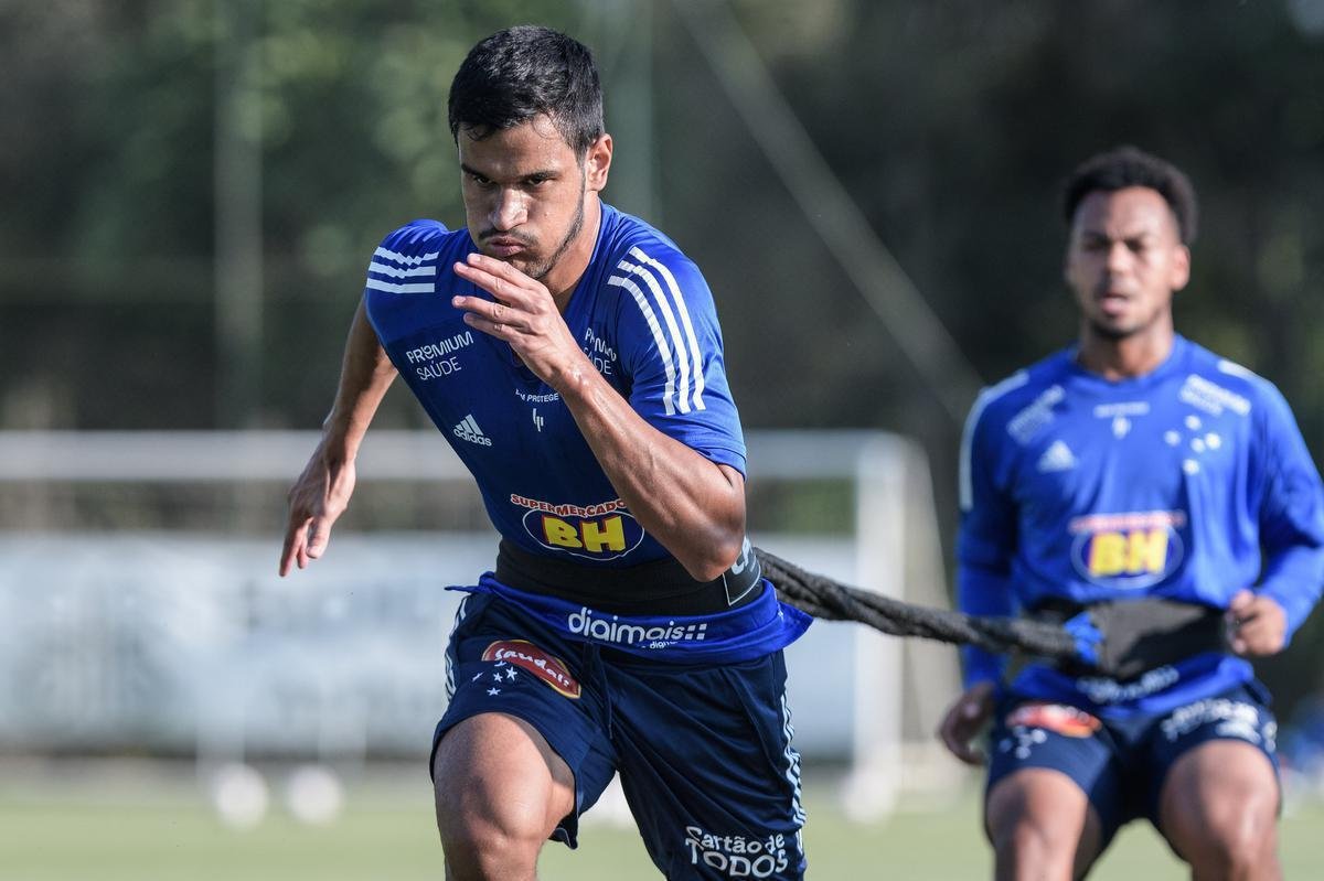 Matheus ndio - indicado por Ney Franco, no foi inscrito no Cruzeiro em virtude de uma punio aplicada pela Fifa ao clube. Com a contratao de Felipo, perdeu espao e fez acordo de resciso amigvel. H quase uma semana, assinou com o Botafogo-SP.