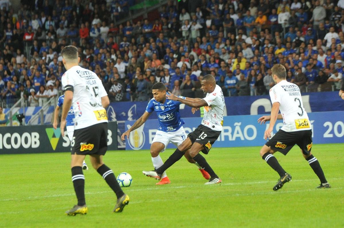Fotos de Cruzeiro x Corinthians, no Mineiro, pela oitava rodada do Campeonato Brasileiro