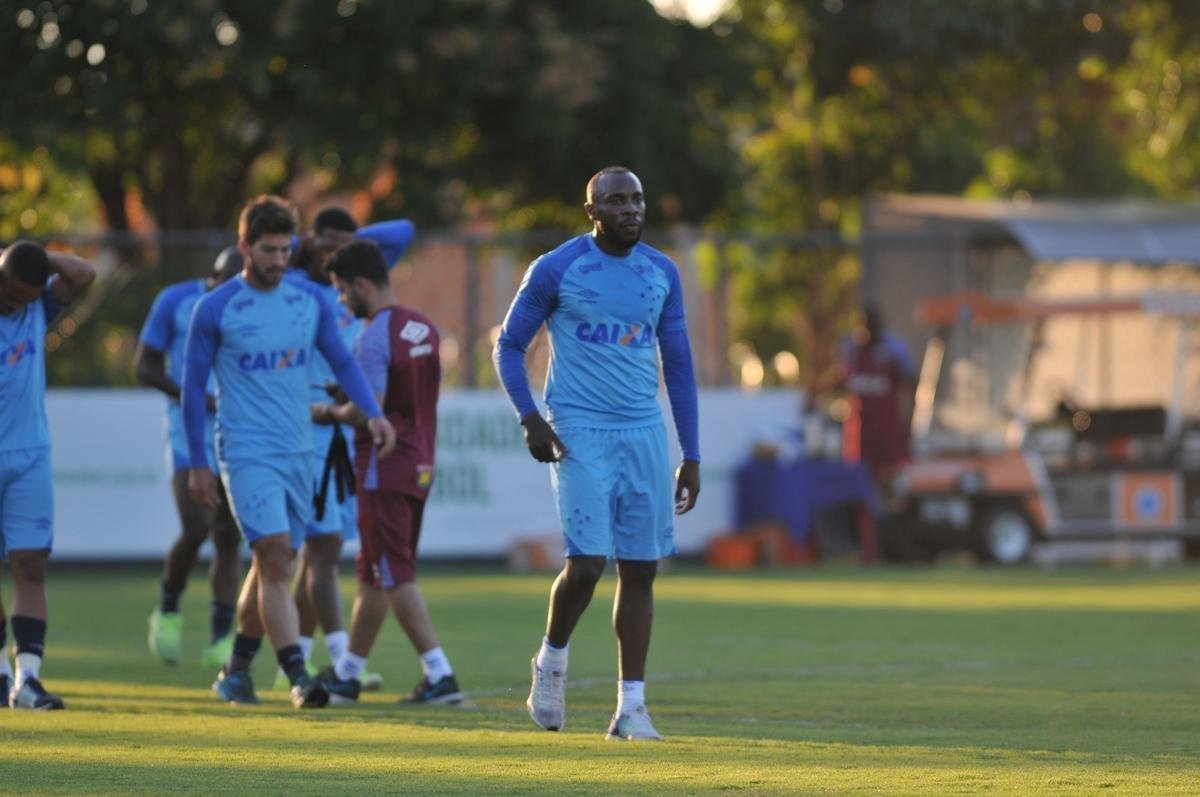 Aps conquistar o Mineiro, jogadores do Cruzeiro voltaram ao trabalho nesta tera-feira